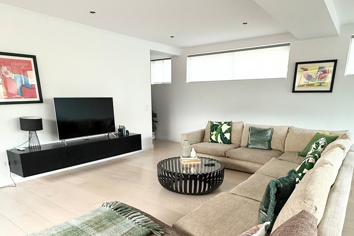 Stylish and Spacious Contemporary Apartment in St Kilda gallery image 3