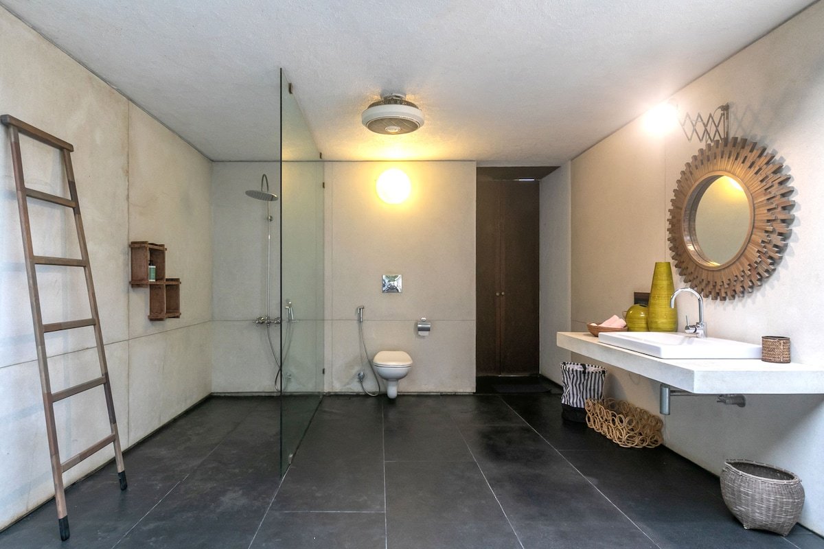 4bhk-Infinity Pool , Luxury Interior-Paashaan. gallery image 5