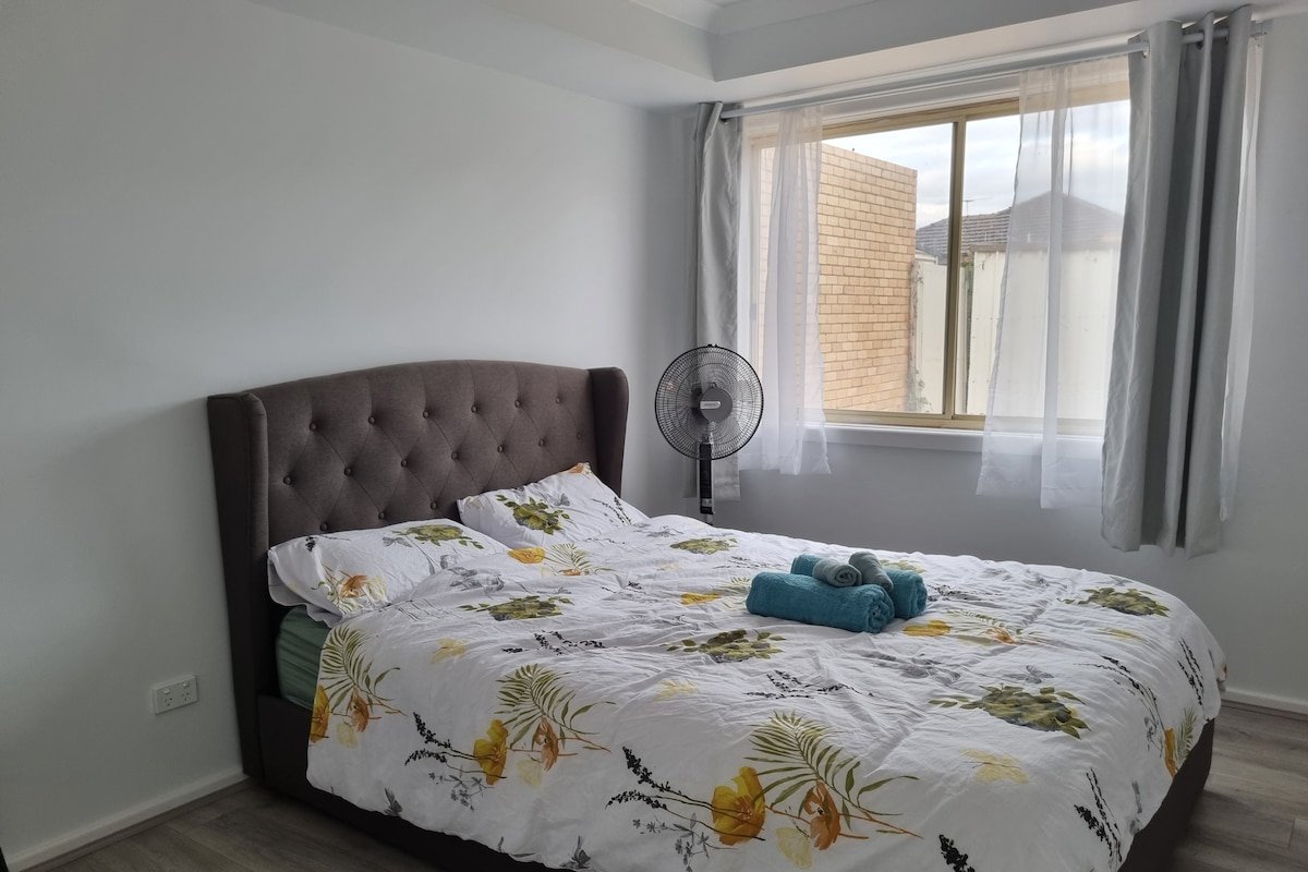 2 House Huge Family Retreat 4BR House+2 BRBungalow gallery image 5