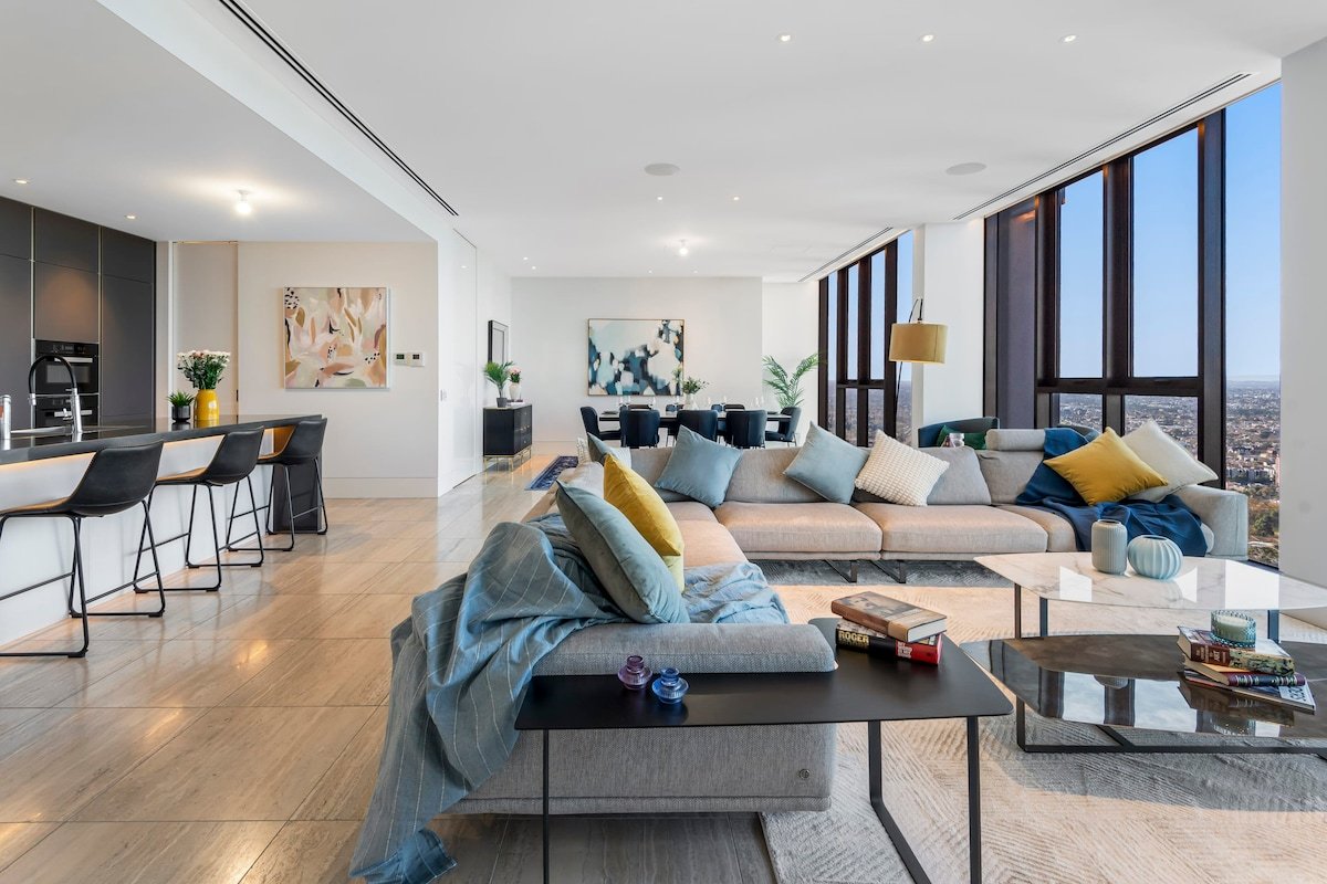 Ultimate City Penthouse with Jaw-dropping Views gallery image 3