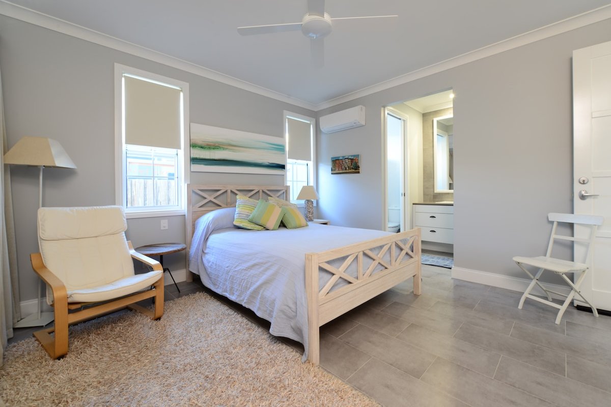 Seaside City Beach Home gallery image 5