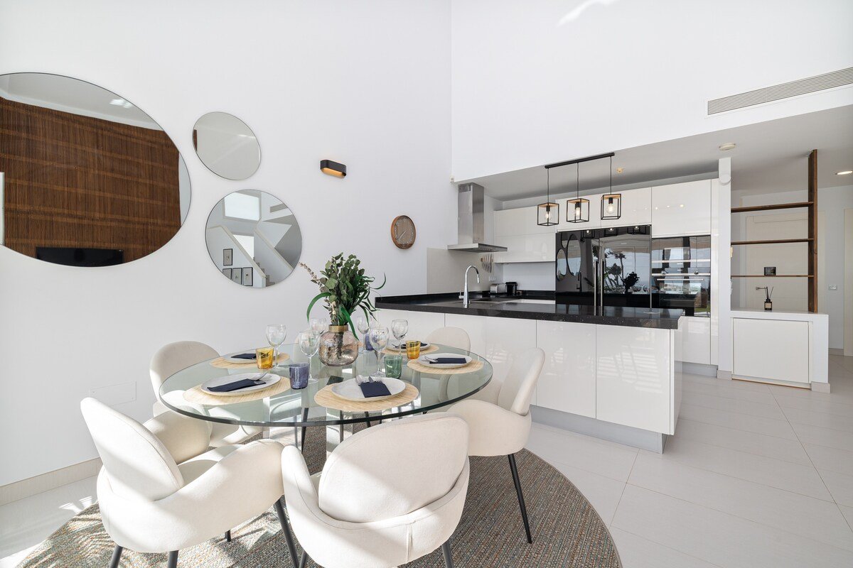 Blue Horizon gallery image 5