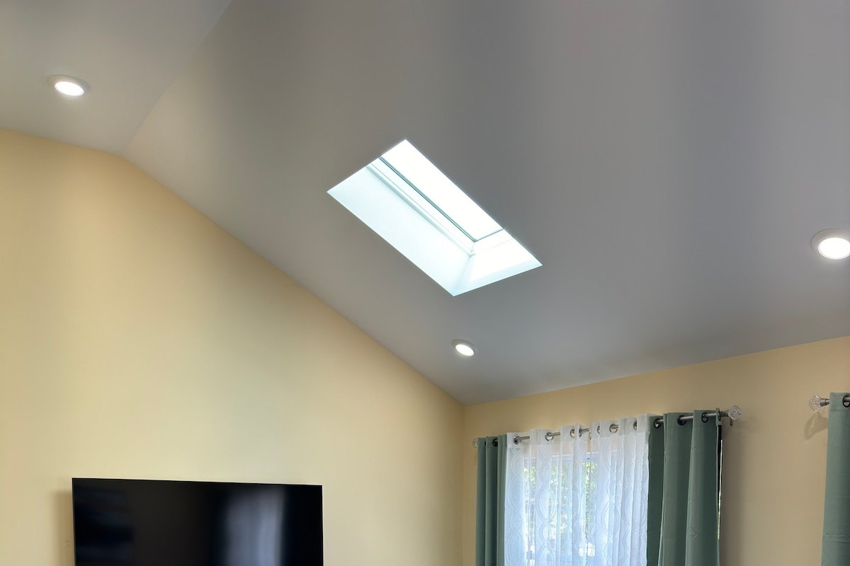 New! Bright & Spacious Apt | Prime Location gallery image 3