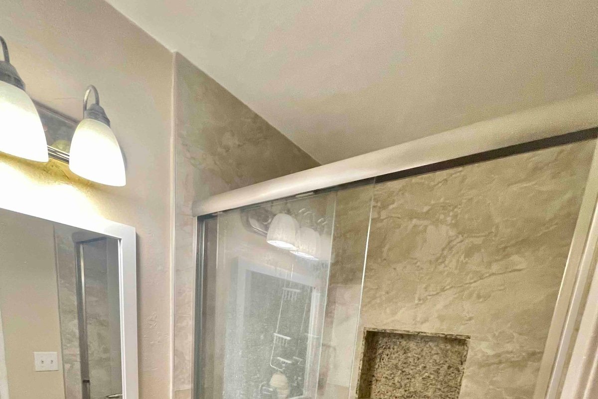 Gorgeous Oceanfront View / 2 Bed / 2 Bath gallery image 3