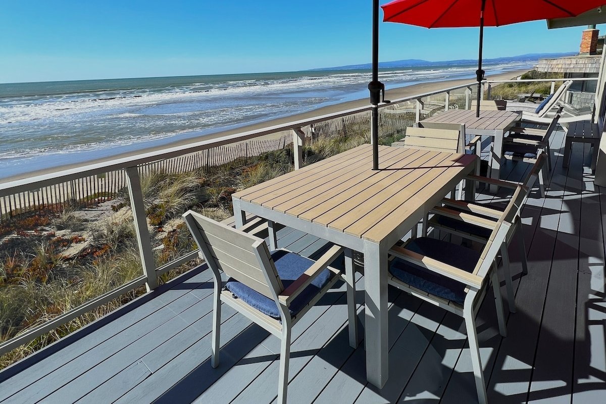 Oceanfront, 2 kitchens, pool table / pong, views! gallery image 5
