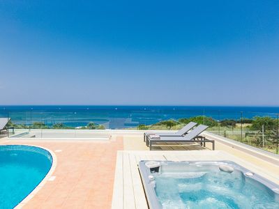 Kosta Mare Villa, Serene SeaViews, Pool & Hot Tub