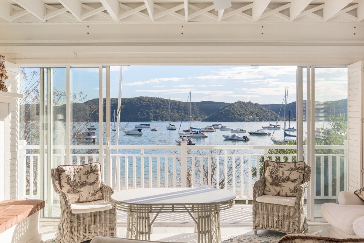 HourGlass- Absolute Beachfront gallery image 3