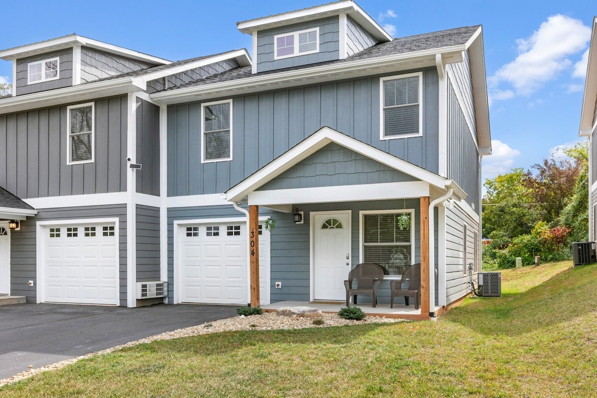 White Pine & Red Bud Buyout by AvantStay | 16Occ gallery image 2