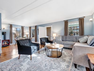 DT Hudson Home w/Hot Tub, 1 block from Riverwalk!