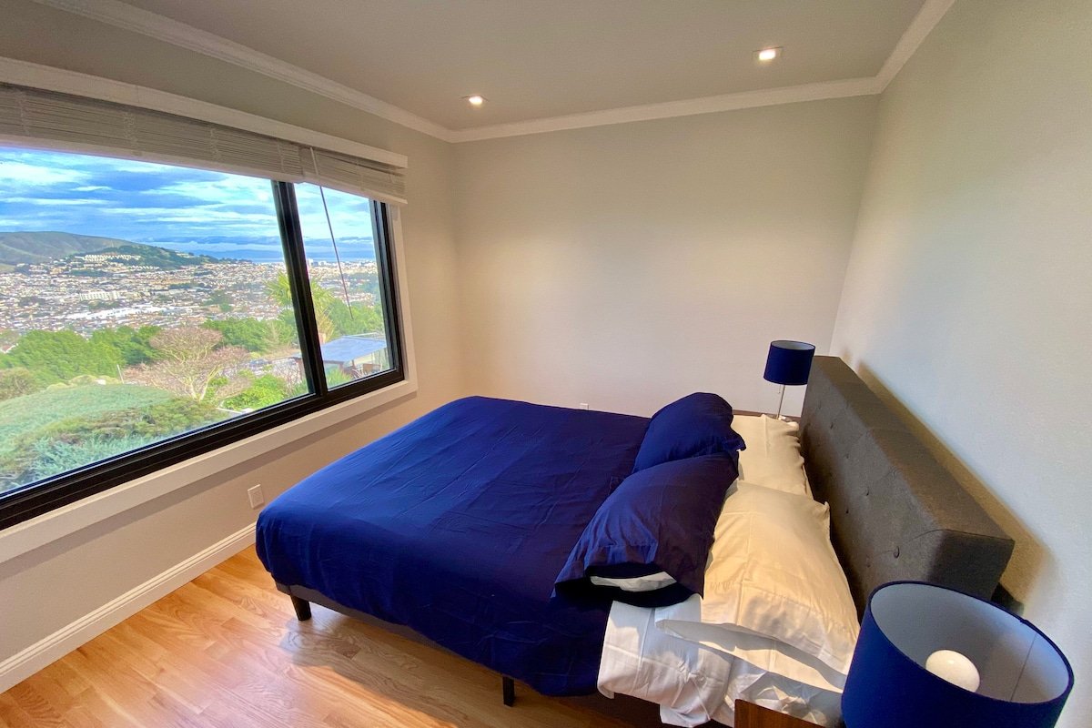 New renovation 7bd/3ba whole house -Deck Views! gallery image 3