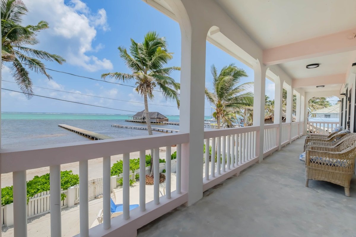 Sunrise Villa – Close To Town With Pool! gallery image 2