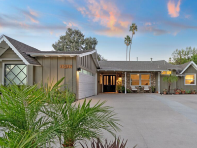 Designer Home w/Pool Hot-tub – Entertainers’ Dream