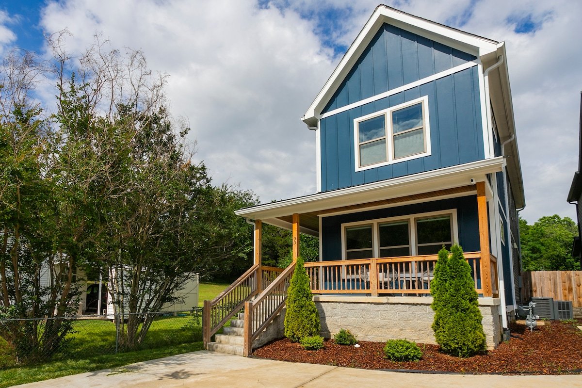 30+ day min Entire Residential home-The Blue House gallery image 2