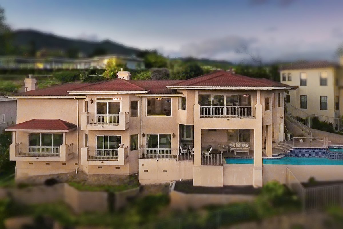 LA’s SKY High Villa! Pool/Views/hot tub