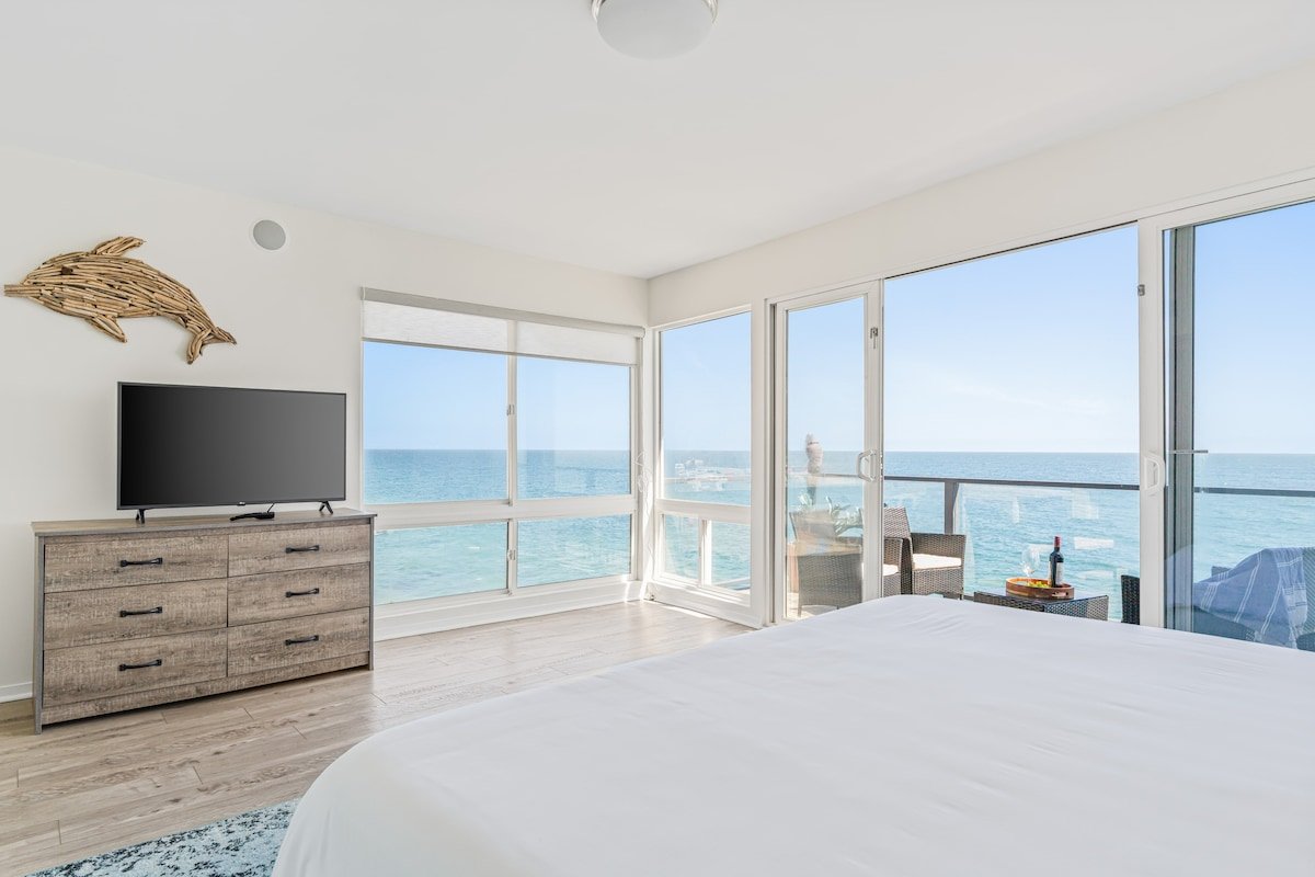 Oceanfront Home on Big Rock Beach + Sweeping Views gallery image 5