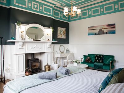 10 min to City Centre | Spacious 6 BR + Garden