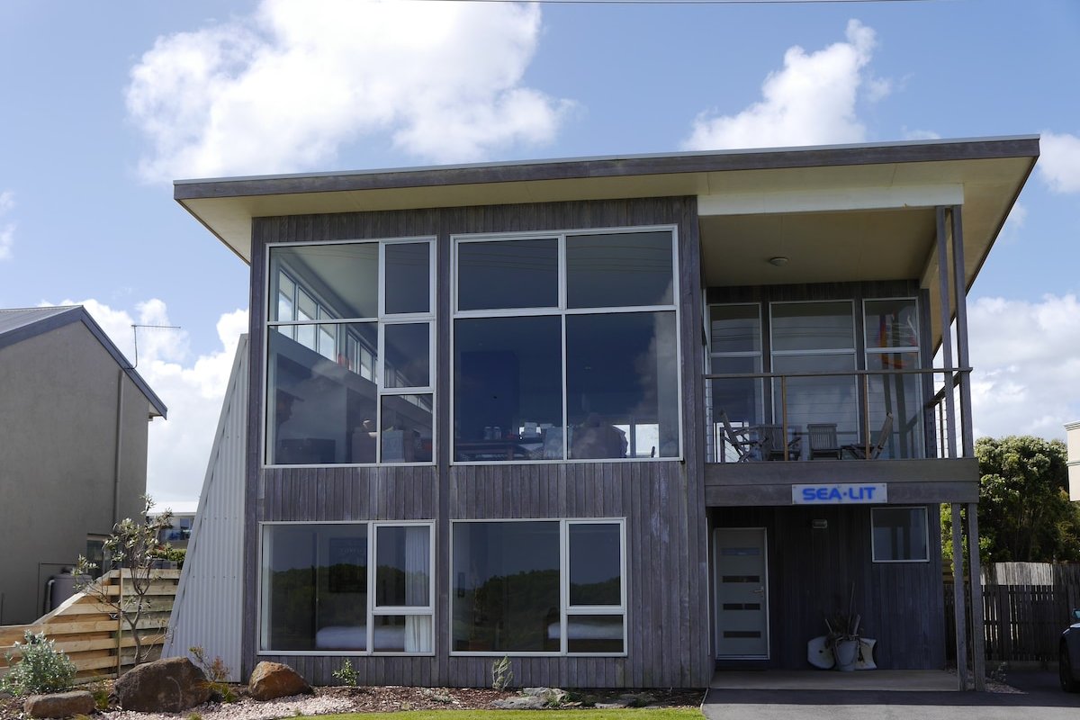 Oceanfront Home with Spectacular Sea Views gallery image 4