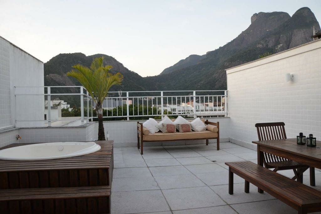 Barra Penthouse with jacuzzi and scenic view 280m² gallery image 2