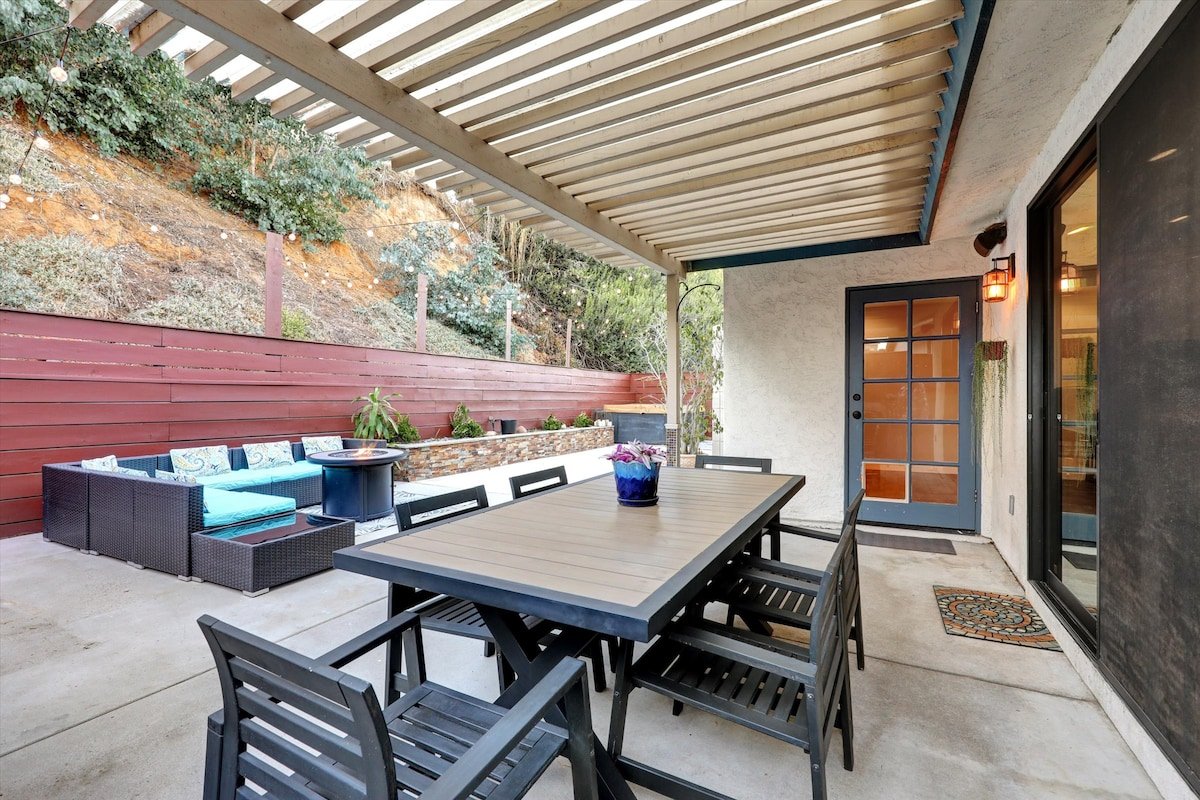 Spacious 5BR, 3BA | King Bed | Hot Tub | Fire Pit gallery image 5