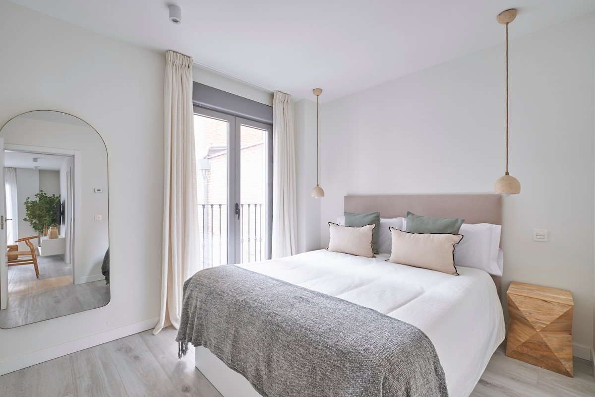 Modern apartment with balconies and natural light gallery image 5