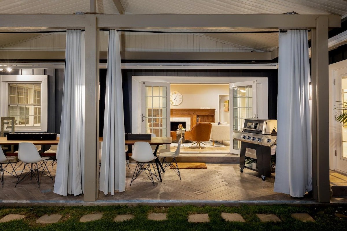 Spectacular Hidden Valley Gem with Canyon Views gallery image 4