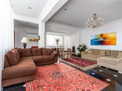 Cinco qtos na Praia de Copacabana