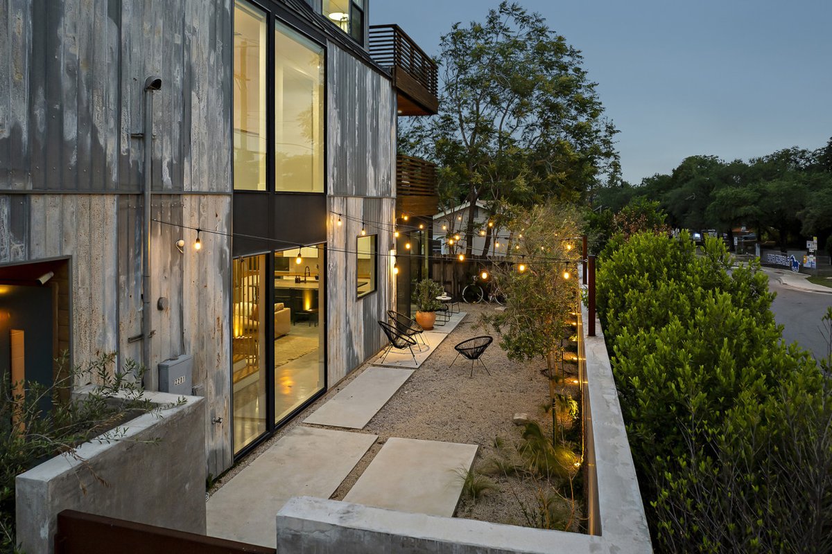 Rooftop Deck, DT City Views, Modern Eastside Oasis