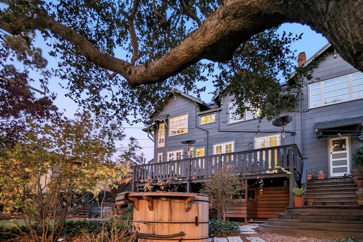 Modern Craftsman 3 Bedroom Home w/ Teak Hot Tub gallery image 2