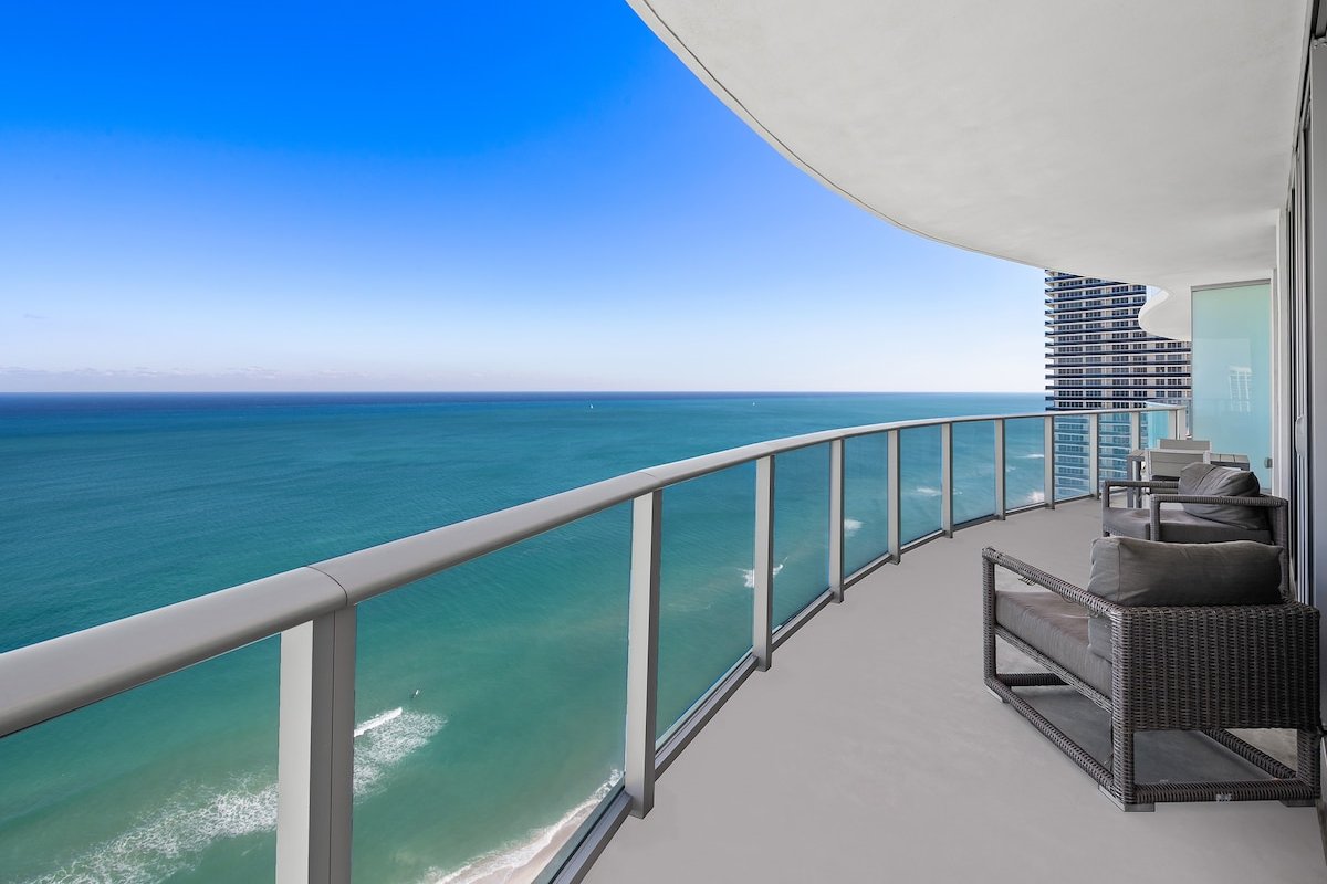 2/2 Stunning Ocean Front gallery image 4