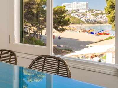 En la playa de Arenal d’en Castell con kayak