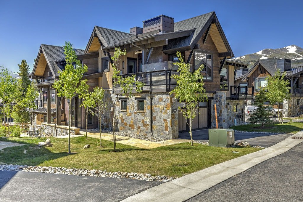 Falcon Haus: Gondola Access-Private Hot Tub! gallery image 4