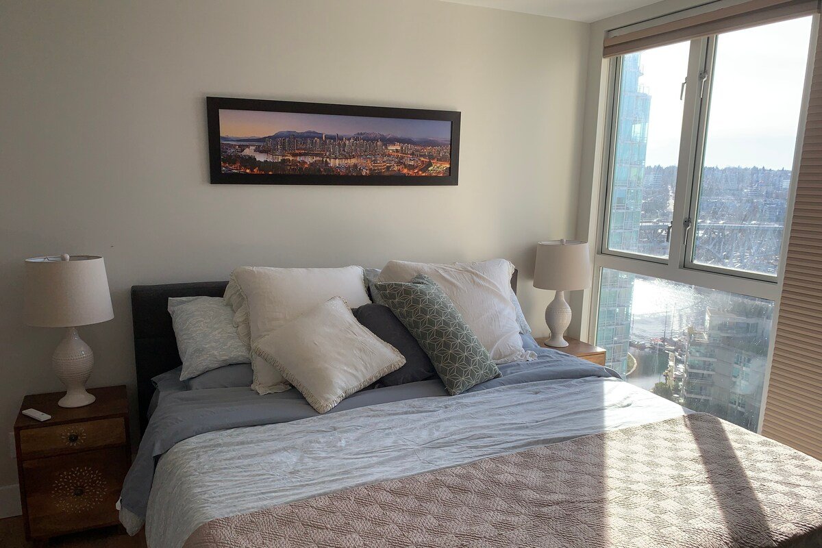 Sunset Beach Apt. Amazing Ocean Views gallery image 5