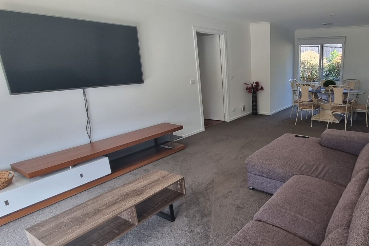 Beautiful 4 bedroom home with pool, spa, billiards