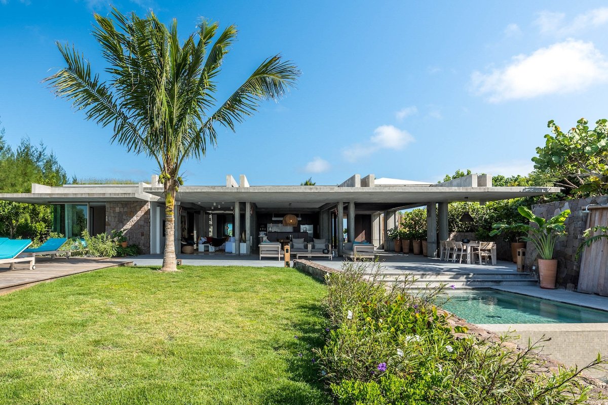 Tainos gallery image 2