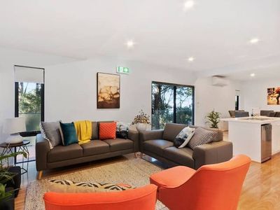“The Tree House Hobart” – 10kms to CBD – Sleeps 8