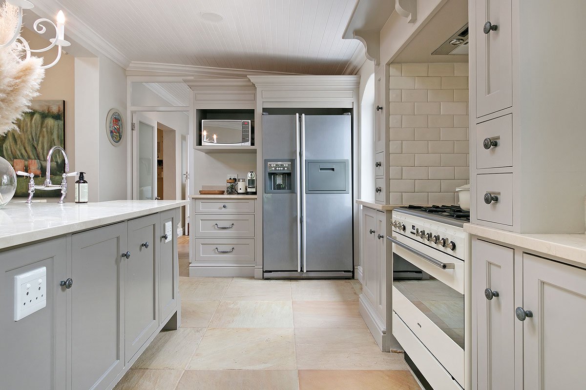 Lovely 3-Bedroom Retreat in Constantia gallery image 2