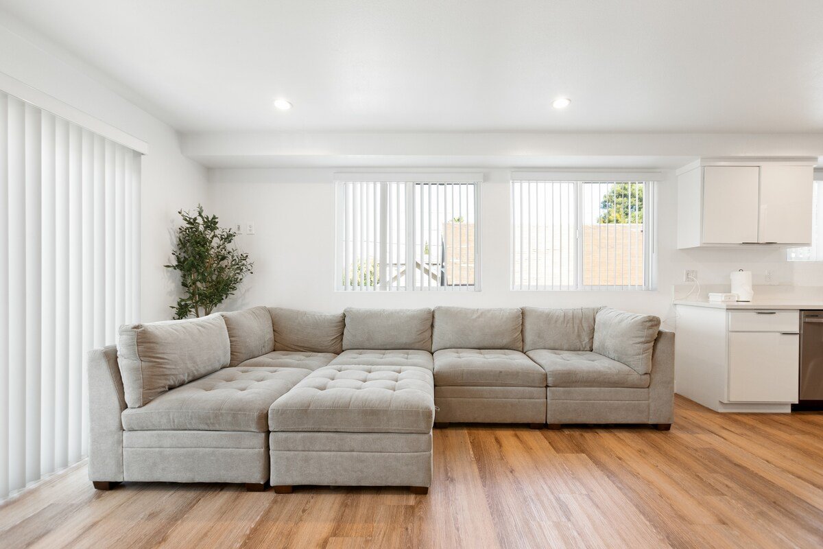 Huge & Comfy LA Family Home gallery image 5