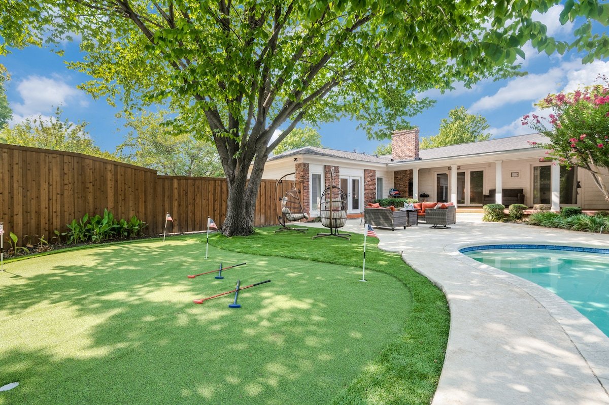 Heated Pool, Golf & Poker Room gallery image 2