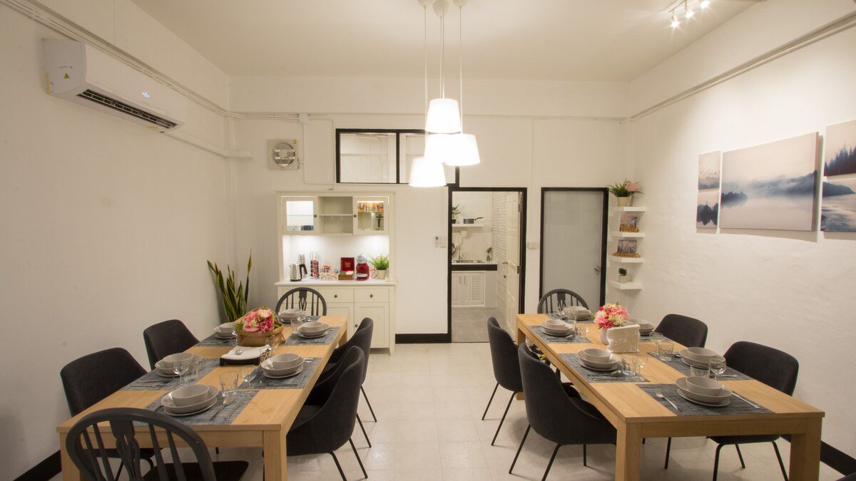 Neveu:The Casa, 5 bedrooms Apt@MRT Sutthisan gallery image 3