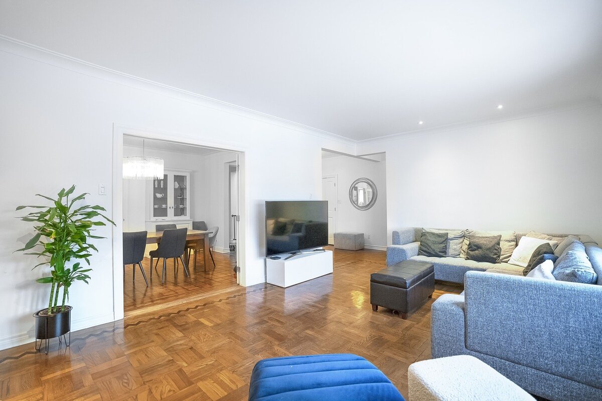 Retro-Chic Spacious Home on 2 floors in Montreal gallery image 3