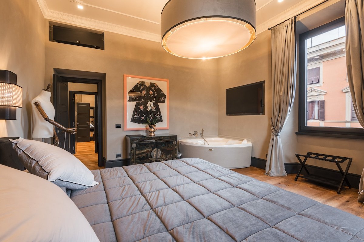 Mega Royal Suite gallery image 3