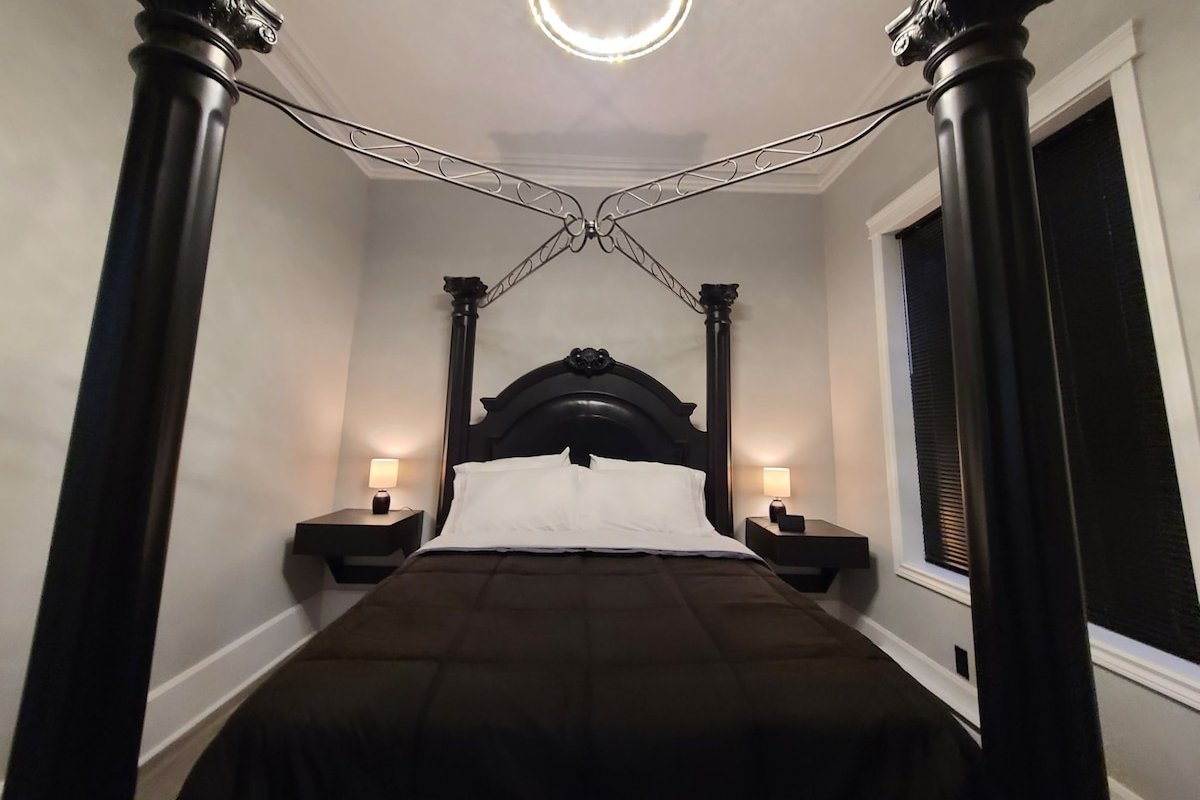 Beautifully Renovated 2 Bedroom Unit -City Central gallery image 5