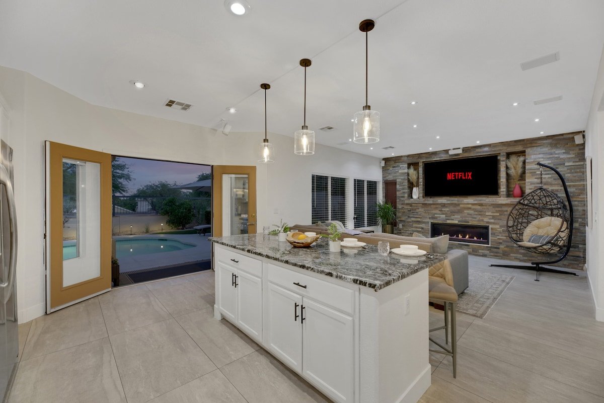 The Juliet: Heated Pool/Spa w Strip Views gallery image 3