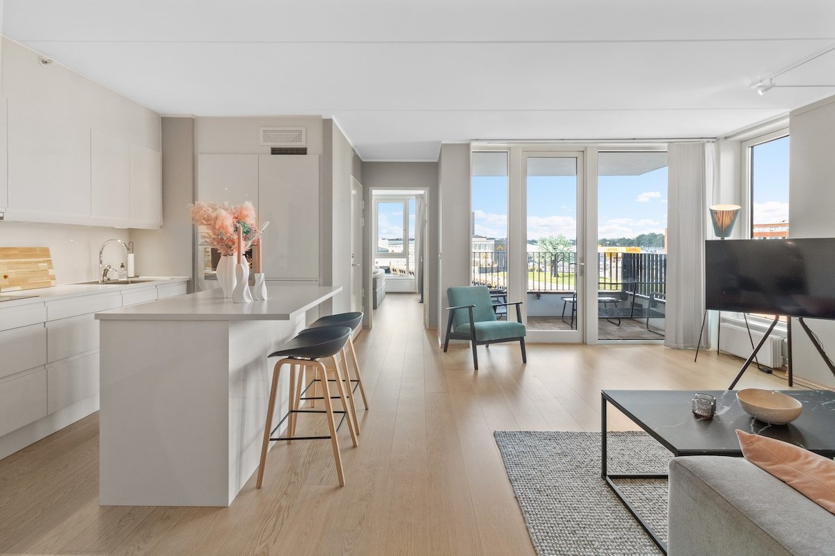 Luxury 2BR Tjuvholmen Apt with Fjord Views gallery image 3