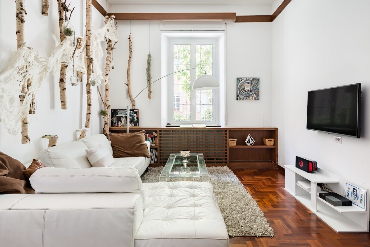 Private Villa with Huge Garden In Rome Center gallery image 2