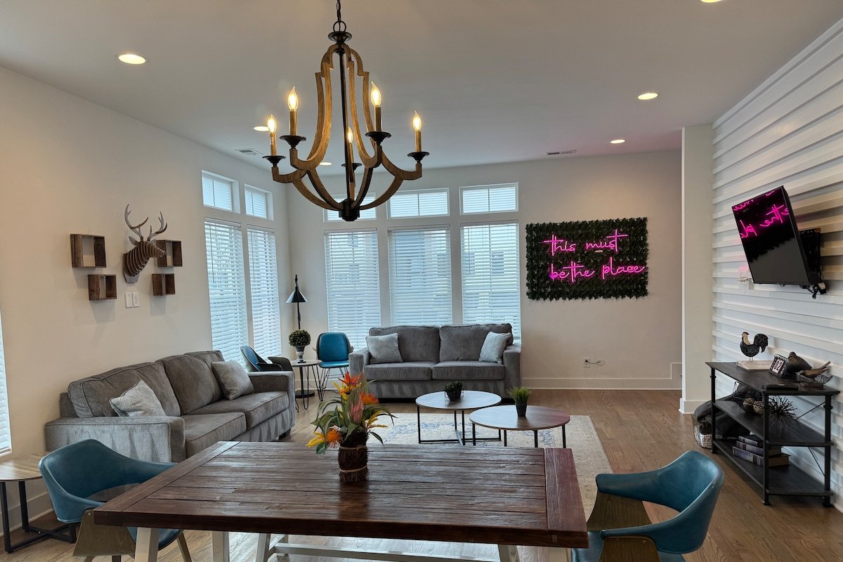 The Nashville Bachelorette Crib * Up to 20 People* gallery image 3