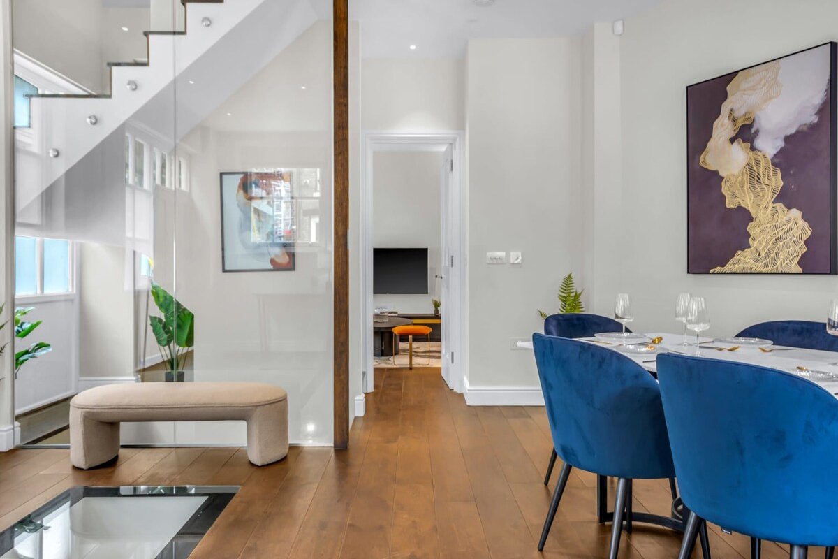 Contemporary Three-Storey Mews House by Hyde Park gallery image 5