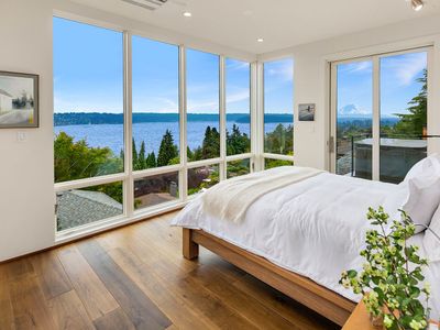 Mt. Rainier Luxury View Home