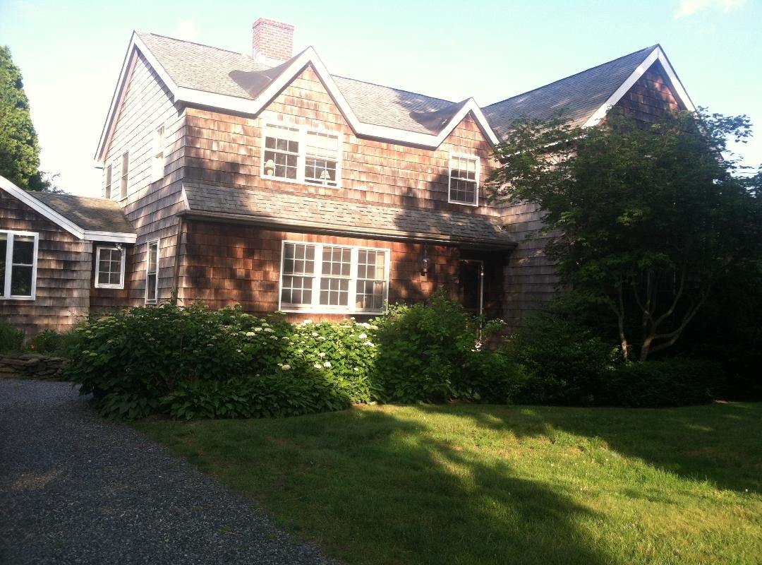 Easton’s Point walk to beach/ lg private deck/yard gallery image 3