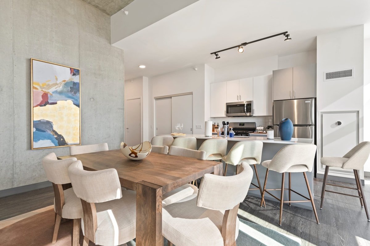 Explore Fulton Market + Retreat in Modern Comfort gallery image 3